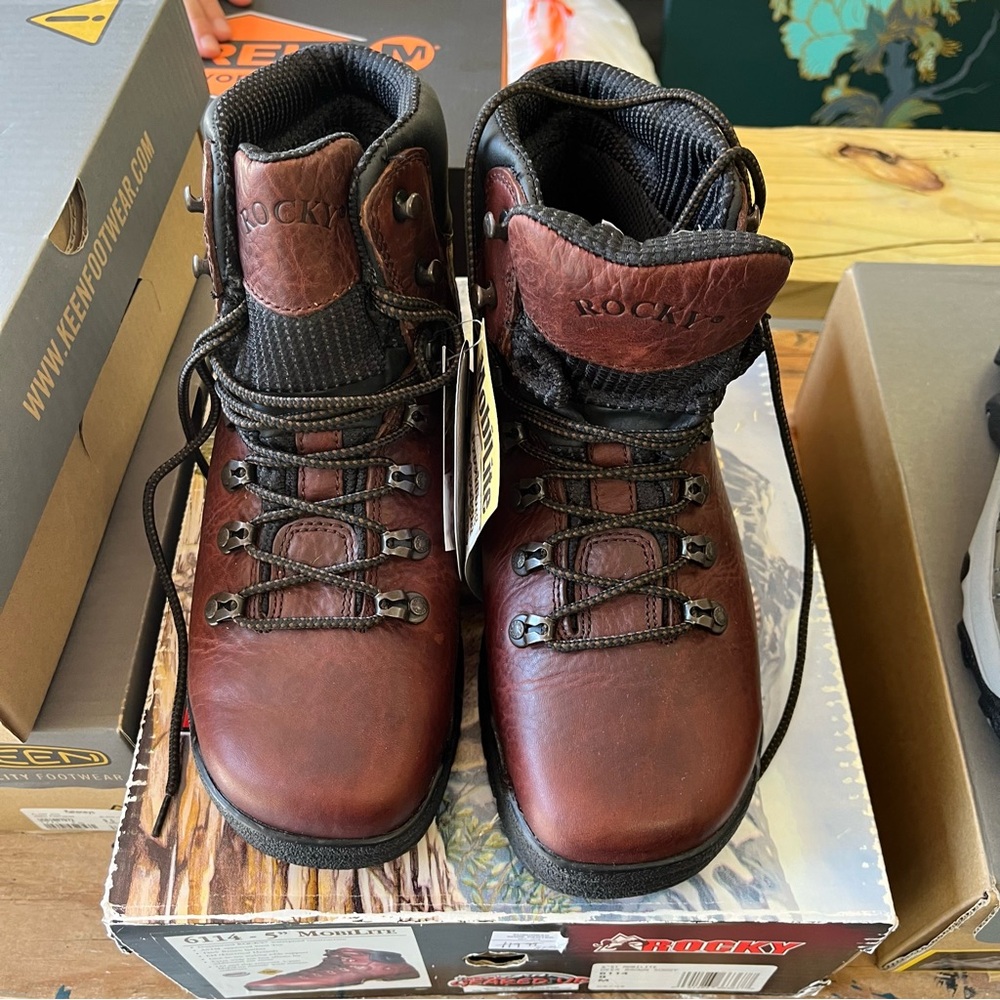 Rocky 6” Mobilite Steel Toe New in Box Size 9